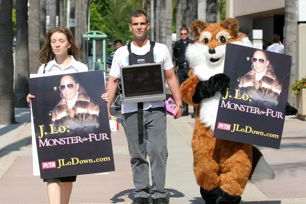 PETA Protests Jennifer Lopez — Stock Photo, Image