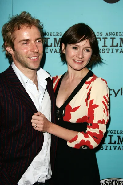 Alessandro Nivola ed Emily Mortimer alla premiere di Nine Lives, Academy of Motion Picture Arts and Sciences, Beverly Hills, CA 06-21-05 — Foto Stock