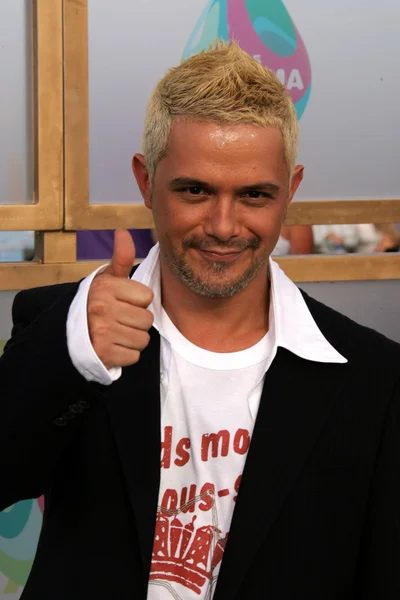 Alejandro Sanz arriving at the 2005 MTV Video Music Awards. American Airlines Arena, Miami, FL. 08-28-05. — Stock Photo, Image