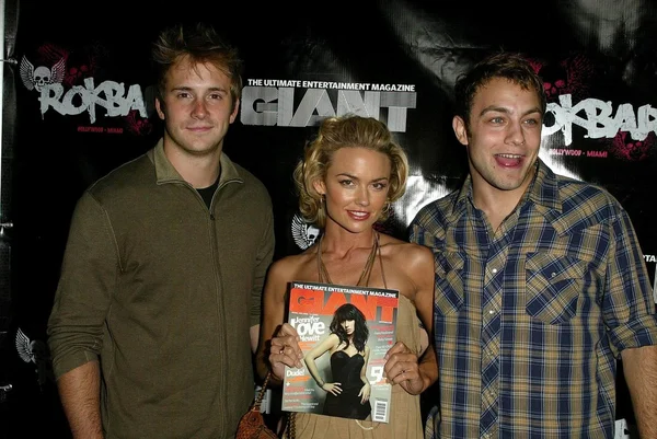 Robert hoffman med kelly carlson och jonathan sadowski — Stockfoto