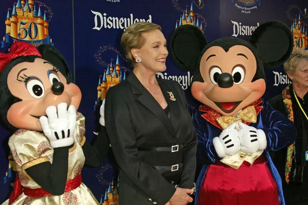 Disneyland ötvenedik évfordulóján "legboldogabb hazatérés a földön" — Stock Fotó