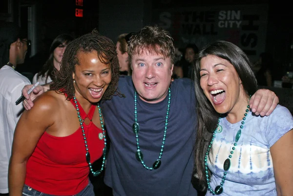 "Frosty, Heidi y Frank "Martini Mingle en el RocBar — Foto de Stock