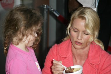 Soğuk taş süthane'nın dondurma pasta sosyal