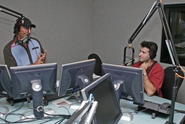 97.1 klsx'ın leo quinones 