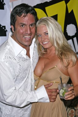 CD release parti düğün crashers