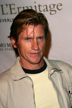 Raffles l'ermitage yıldönümü ve emmy parti tekme