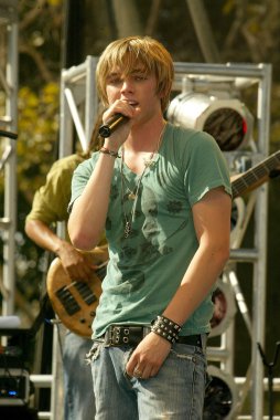 Jesse Mccartney Milton Bradley'nın Twister hamle oyun teşvik etmektedir.