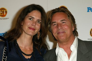 eğlence bu gece Emmy parti dergisi tarafından sponsor oldu.