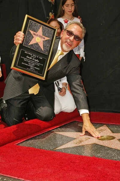 Emilio Estefan kunnia Star Hollywoodin Walk of Fame — kuvapankkivalokuva