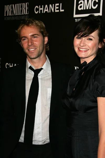 Alessandro nivola och emily mortimer på 12: e årliga premiären kvinnor i hollywood. Beverly hilton hotel, beverly hills, ca. 09-20-05 — Stockfoto