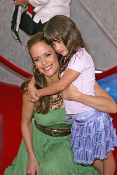 Kelly preston gök yüksek, el capitan, hollywood, ca 07-24-05 dünya galasında — Stok fotoğraf