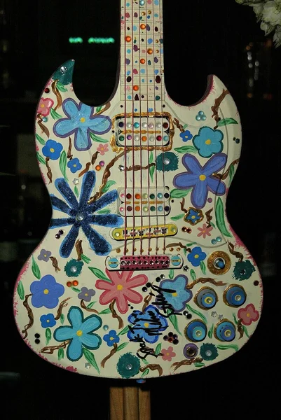 Rock The Cure Celebrity Decorated Guitars — Stock Photo, Image