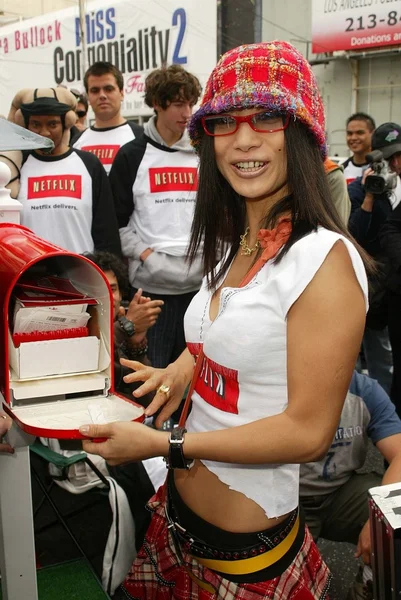 Bai ling ve eetflix star wars hayranları için dvd Rölyef teslim