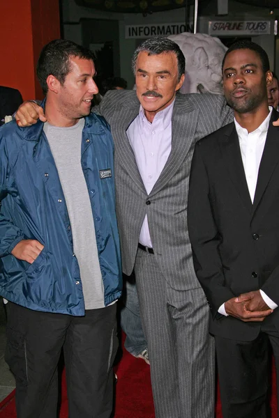 Adam sandler, burt reynolds en chris rock op de de langste werf wereld première, graumans chinese theater, hollywood, ca 05-19-05 — Stockfoto