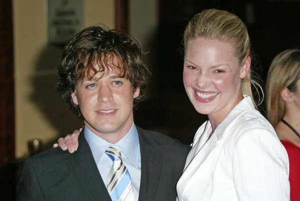 T.r. knight och katherine heigl — Stockfoto