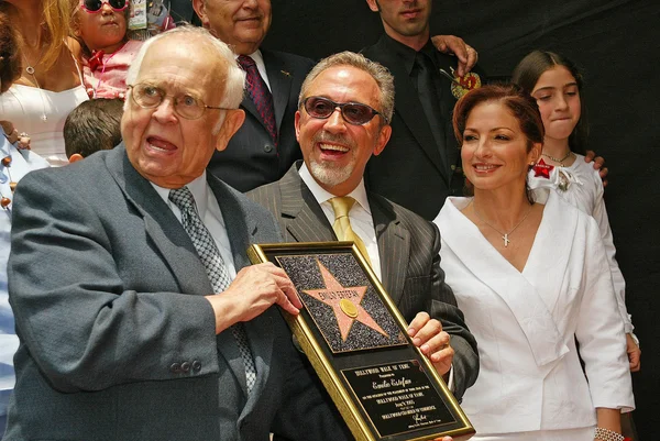 Emilio Estefan honrado con una estrella en el Paseo de la Fama de Hollywood — Foto de Stock