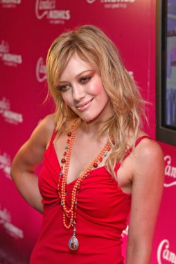 Candie's, kohl's ve hilary duff yeni bir reklam kampanyası duyurdu