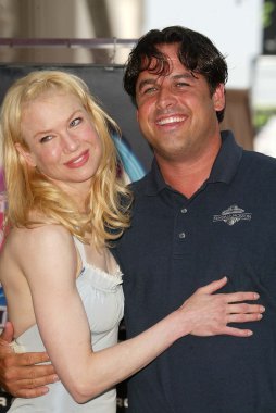 Renee zellweger ve kardeşi çekti