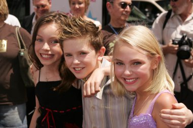 Julia kış, freddie highmore ve annasophia robb