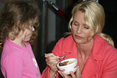 Soğuk taş süthane'nın dondurma pasta sosyal