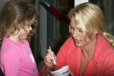 Soğuk taş süthane'nın dondurma pasta sosyal