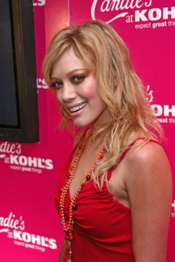 Candie's, kohl's ve hilary duff yeni bir reklam kampanyası duyurdu