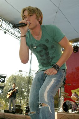 Jesse Mccartney Milton Bradley'nın Twister hamle oyun teşvik etmektedir.