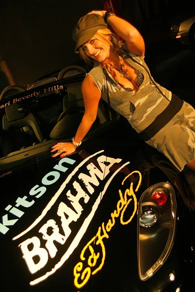 ed hardy defile ve enerji denize indirmek eğlenti içmek