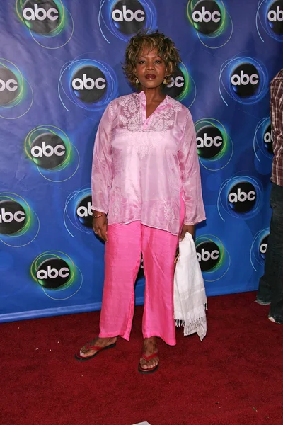 Alfre Woodard à l'ABC 2005 Summer Press Tour All-Star Party, The Abby, West Hollywood, CA 27-07-05 — Photo