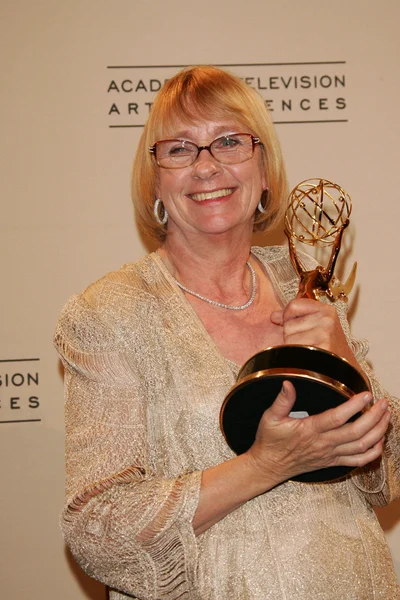Kathryn Joosten In the press room at the 2005 Primetime Creative Arts Emmy Awards, Shrine Auditorium, Los Angeles, CA 09-11-05 — Stock Photo, Image