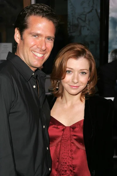 Alexis denisof och alyson hannigan på premiären av serenity. Universal city biografer, universal city, ca. 09-22-05 — Stockfoto