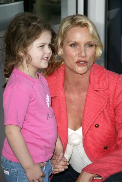 Soğuk taş süthane'nın dondurma pasta sosyal