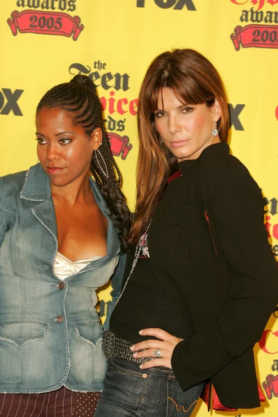 Regina king och sandra bullock — Stockfoto