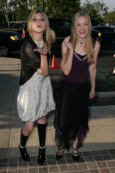 Alyson Michalka, Amanda Michalka