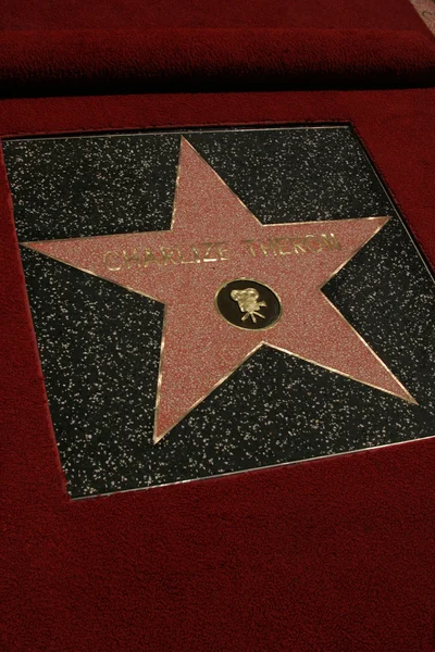 Şöhret Kaldırımı'nda Charlize theron yıldız — Stok fotoğraf