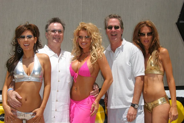 Kerri kasem, bob moore, tina jordan, jack gümüş ve galen bir yayına radyo programında kahverengi 97.1 klsxs iki kız ve bir tavşan morongo casino resort ve spa, cabazon, CA 06-05-05