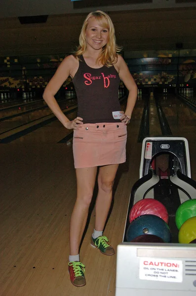 Alana curry på bowling för skäller, pickwick bowlinghall, burbank, ca 06-05-05 — Stockfoto