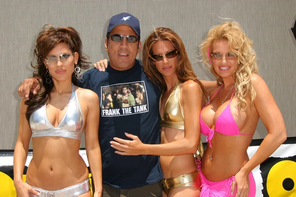 Kerri kasem, leo quinones, galen kahverengi ve tina jordan canlı radyo şovunda 97.1 klsxs iki kız ve bir tavşan morongo casino resort ve spa, cabazon, CA 06-05-05