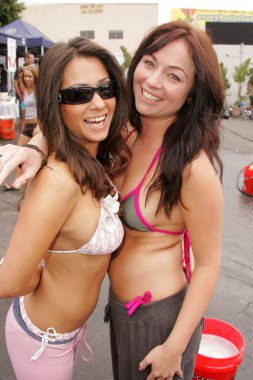 ünlü bikini kasırga Rölyef Oto yıkama