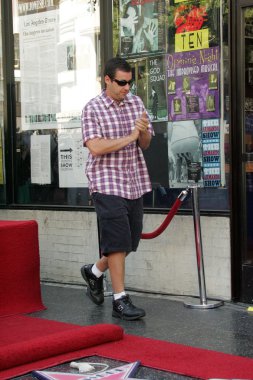 adam sandler ölümünden sonra chris onurlandıran törende farley hollywood'nda bir yıldız ile ünü yürümek. Hollywood Bulvarı, hollywood, ca. 08-26-05