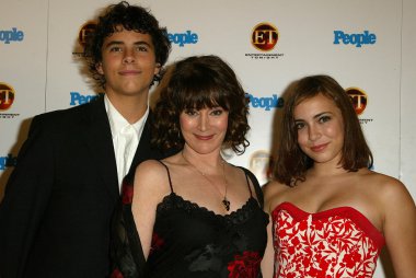 eğlence bu gece Emmy parti dergisi tarafından sponsor oldu.