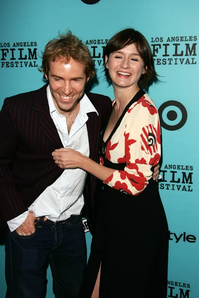 Alessandro nivola und emily mortimer bei der premiere von neun leben, academy of film arts and sciences, beverly hills, ca 21.06-05 — Stockfoto