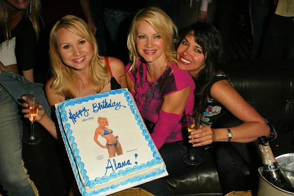 Alana Curry, Barbara Moore y Devin DeVasquez en Alana Currys Birthday Bash, Spider Club, Hollywood, CA 05-04-05 — Foto de Stock