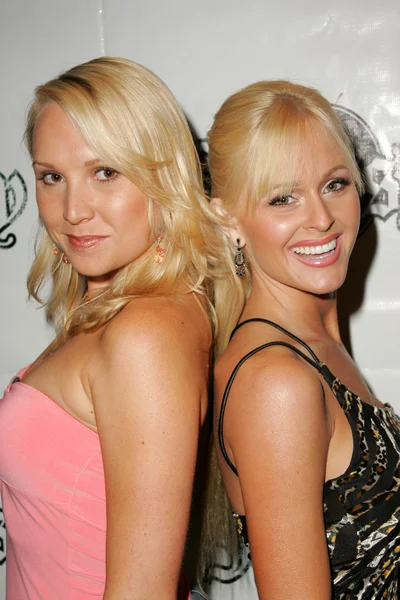 Alana Curry and Katie Lohmann at the Jelessy Collection Summer Party. Cabana Club, Hollywood, CA. 08-17-05 — Stock Photo, Image