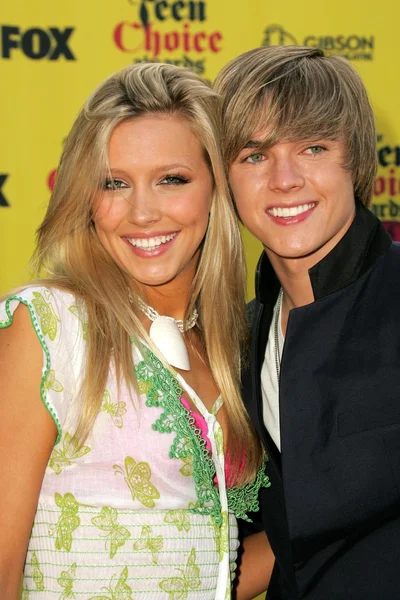 Katie cassidy ve jesse mccartney 2005 teen choice Ödülleri'nde. Universal studios, universal city, ca. 05-08-14.
