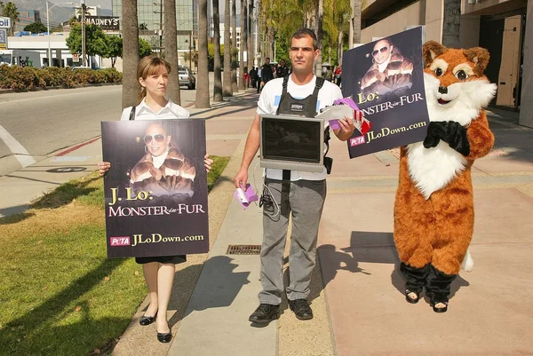 PETA Protests Jennifer Lopez — Stock Photo, Image