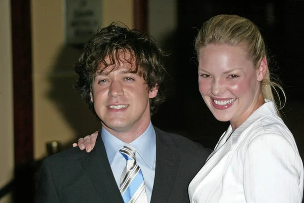 T.r. knight och katherine heigl — Stockfoto