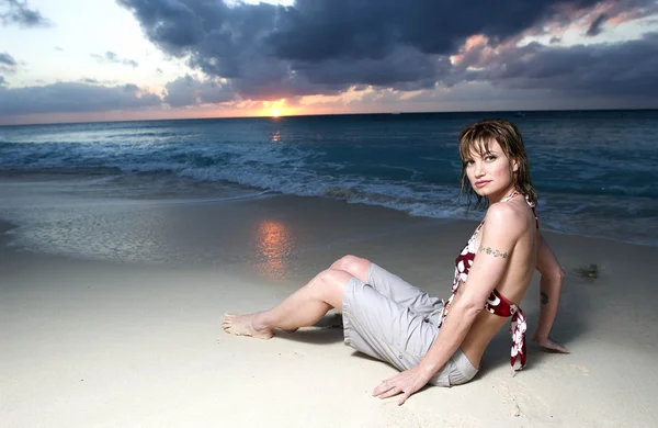 Rena Riffel promosyon Shoot Ring Tone başlatmak için