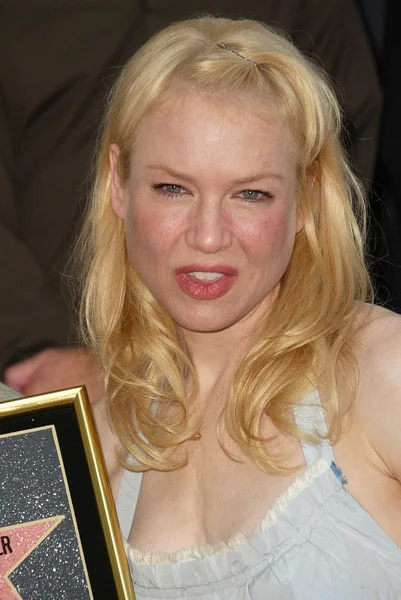 Renee zellweger stjärna på den hollywood promenaden av berömmelse — Stockfoto