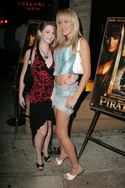 Sunny lane ve alana evans